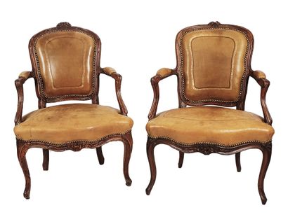 null Pair of armchairs

in natural wood, decorated with flowers, 

backrests and...