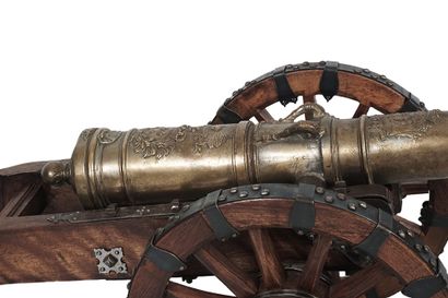 null Vallière alarm cannon, has an 18th century barrel with the royal coat of arms,...