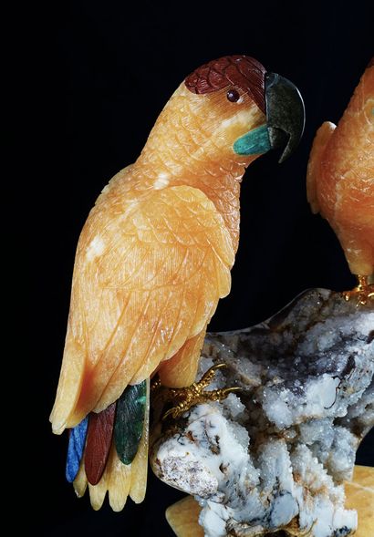  Ensemble de deux perroquets par AMSTERDAM SAUER, sculptures en calcite jaune, amazonite,...