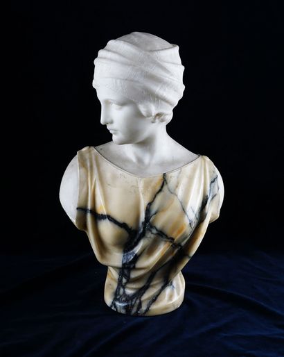 null Gugliemo PUGI (1870 - 1915) 

Buste de jeune femme au turban, sculpture en marbre...