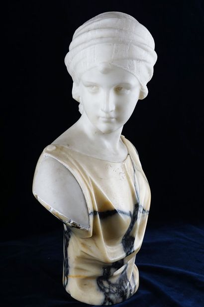 null PUGI, Gugliemo (1870 - 1915) 

Bust of a young woman with a turban, two-tone...