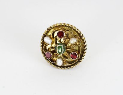 null Ensemble de trois boutons du XIXe siècle, probablement d'origine ottomane, décorés...
