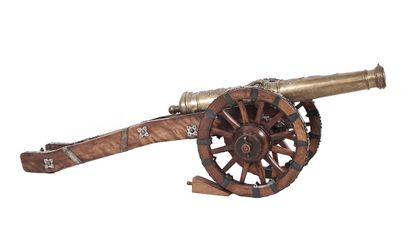 null Vallière alarm cannon, has an 18th century barrel with the royal coat of arms,...