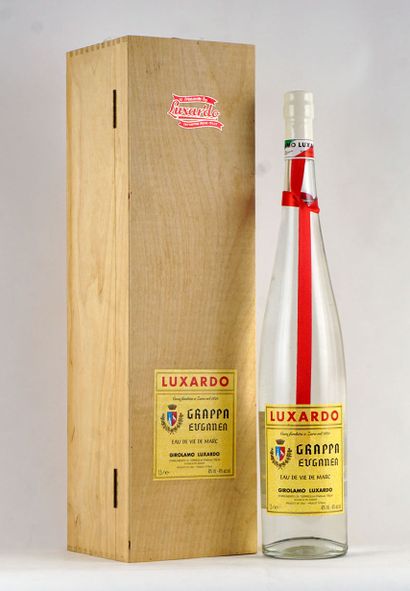 null Luxardo Grappa Euganea

Eau-de-Vie de Marc

Niveau A

1 bouteille de 1.5L

Boîte...