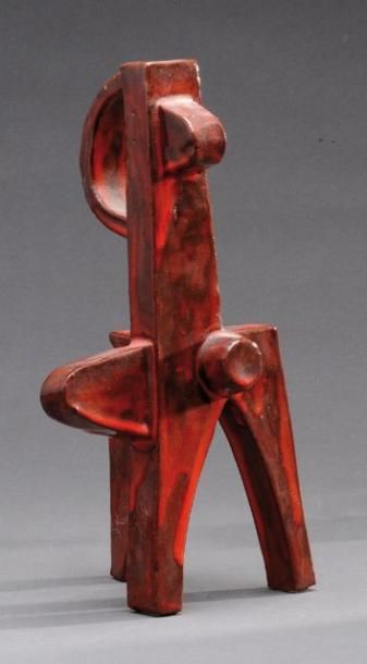 SUCSAN, Charles (1932-) Sculpture en céramique émaillée rouge, représentant un personnage...