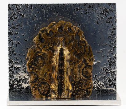 null THIBEAULT, Danielle (1946)

"Le Temple"

Bronze et aluminium

Signed, titled...