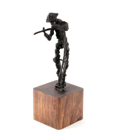 null PAGÉ, Lewis (1931-2007)

Le soldat

Bronze sur base en bois

Signé et daté sur...