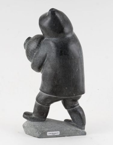 null NAUJA ANGIJU, Peter (1932-)

Le commerçant

Sculpture en pierre à savon

Signée...