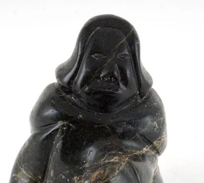 null SHAQU, Mannumi (1917-2000)

Femme à genoux

Sculpture en pierre à savon

Signée...