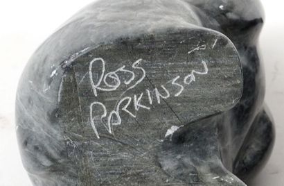 null PARKINSON, Ross (1958-)

Ours debout

Sculpture en pierre à savon

Signée au...