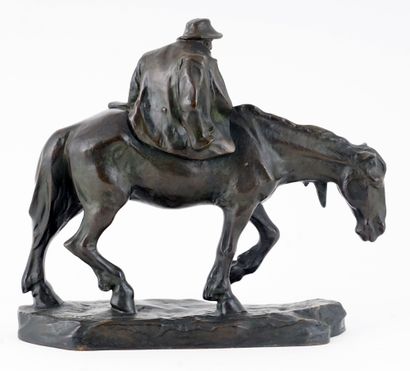 null MÜLLER, Hans (1873-1937)

Vieil homme à cheval

Bronze à patine foncée

Signé...