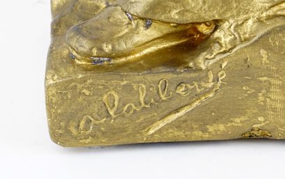 null LALIBERTÉ, Alfred (1878-1953)

"Travailleuse canadienne"

Plâtre à patine dorée

Signé...