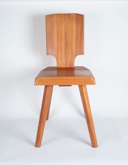 null CHAPO, Pierre (1927-1987) 

Table et 6 chaises.

Table rectangulaire en orme...