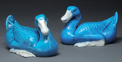 null Sculptures en CÉRAMIQUE moulée a glaçure bleue représentant un couple de canards...