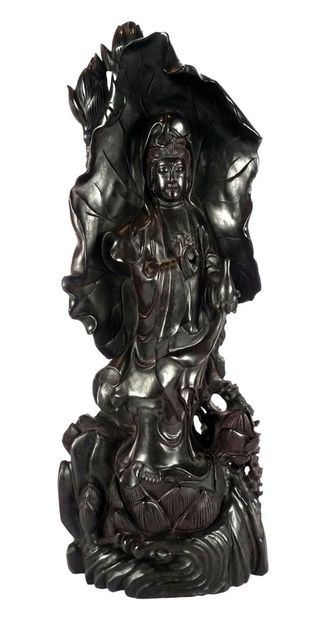 null BOIS LAQUÉ / LACQUERED WOOD

Statuette en bois laqué noir, représentant Guanyin...