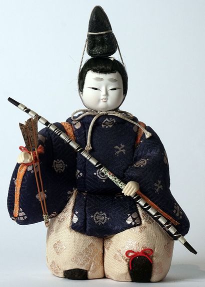 null JAPON / JAPAN

Petite poupée, représentant un archer agenouillé, tenant son...