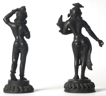 null BRONZE

Deux statuettes en bronze à patine noire, représentant deux divinités...