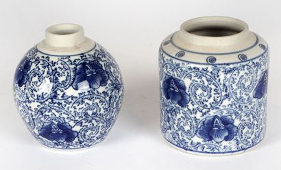 null PORCELAINE / PORCELAIN

Deux pots en porcelaine bleu blanc, à décor imprimé...