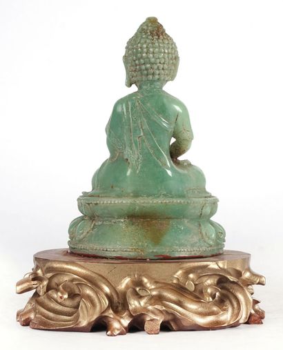 null BOUDDHA / BUDDHA

Sujet en serpentine, représentant le Bouddha assis en méditation,...