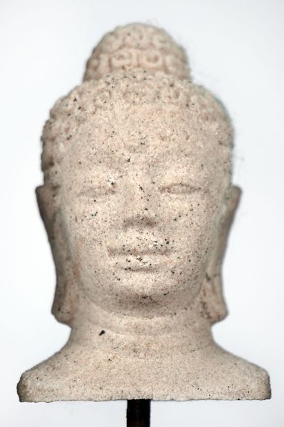 null BOUDDHA / BUDDHA

Tête de Bouddha en pierre agglomérée ou volcanique, représenté...