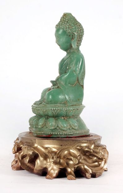 null BOUDDHA / BUDDHA

Sujet en serpentine, représentant le Bouddha assis en méditation,...