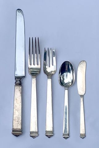 null TIFFANY CO

Tiffany Co Hampton silver cutlery set for 8 people, including 8...