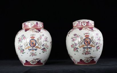 null EDMÉ SAMSON (1810 - 1891) Paire de grands vases couverts en porcelaine blanche...