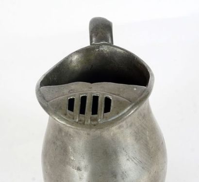 null A 19th century Quebec creamer in pewter, the base marked "Montreal"

H: 15cm...