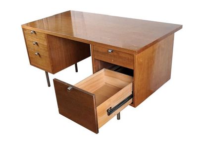 null GEORGES NELSON (1908 - 1986) Desk, in varnished oak, three rows of drawers on...