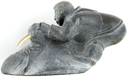 null NINGIURUVIK, Mathew (1918-1985)

Hunter and walrus

Sculpted soapstone and bone

On...