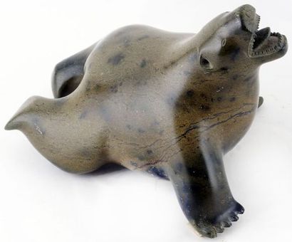 null TEMELA, Nalenik (1939-2003)

"Man Bear 504"

Groupe de 2 pierres à savon sculptées

Titrées...