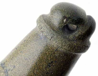  TEMELA, Nalenik (1939-2003) 
"Man Bear 504" 
Groupe de 2 pierres à savon sculptées...