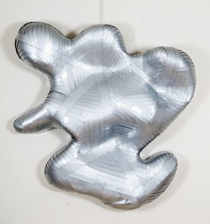  ÉCOLE CANADIENNE (XXe) 
Sculpture biomorphique en aluminium plastifié 
 
Provenance:...