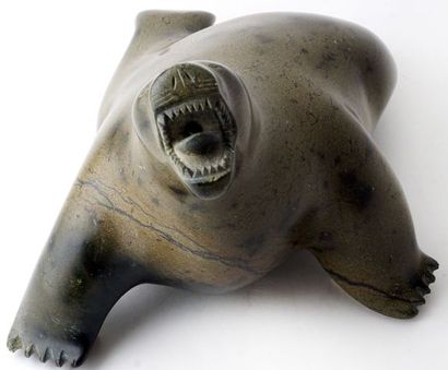  TEMELA, Nalenik (1939-2003) 
"Man Bear 504" 
Groupe de 2 pierres à savon sculptées...
