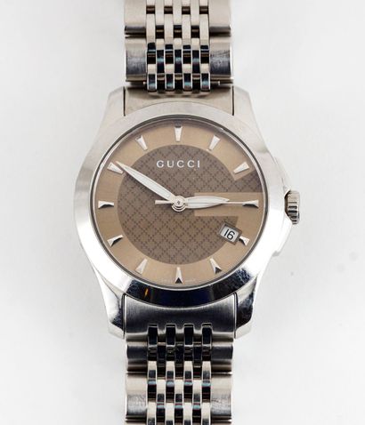 null GUCCI

Gucci ladies' watch in steel, round case, brown leather-look studded...