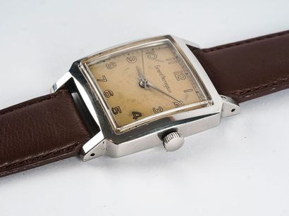 null GRAND PERREGAUX

Grand Perregaux watch in steel, square case, champagne dial,...