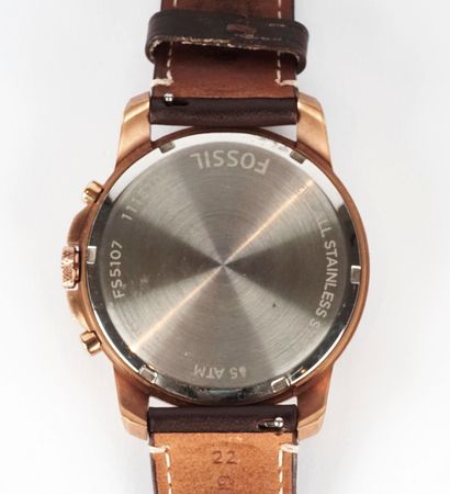 null FOSSIL

Fossil chronograph watch in steel, round case in copper-colored steel,...