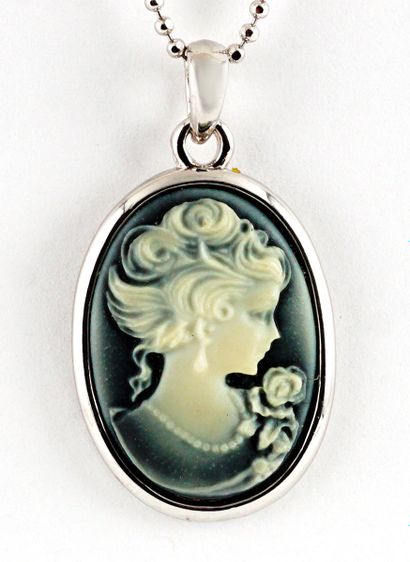 null SILVER CAMEO

Onyx cameo sterling silver oval pendant of 35.0 x 19.50 mm representing...