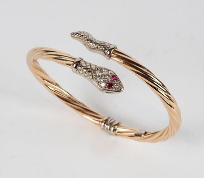 10K GOLD

Serpent bangle in twisted 18K yellow...