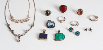 null ARGENT / SILVER

Lot de bijoux en argent composé de bagues, pendentifs, colliers...