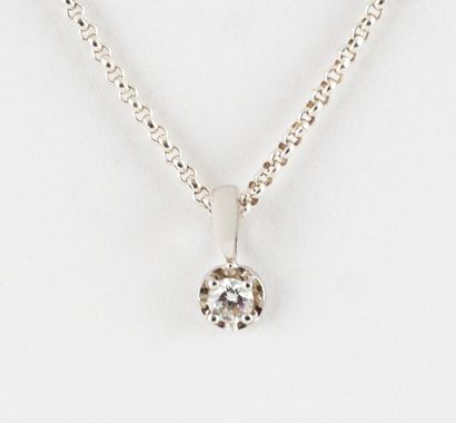 null 18K GOLD DIAMOND SILVER

18K white gold pendant set with a diamond.

Gross weight:...