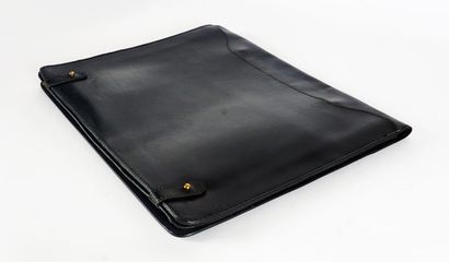 null LOUIS VUITTON

Louis Vuitton Portfolio holder in black taiga leather.

Dime...