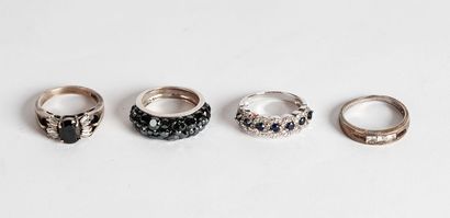 null SILVER

Lot consisting of 4 rings in 925 silver set with stones.

Gross weight:...