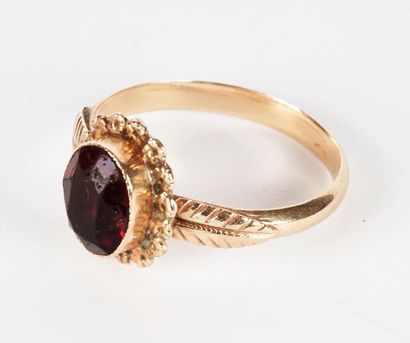 null 10K GOLD

10K yellow gold ring set with a stone.

Gross weight: 3.8 g

Size:...