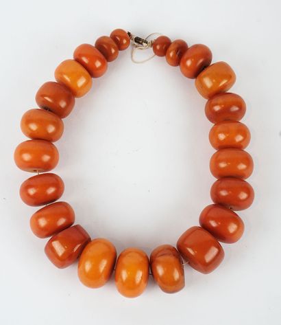 null NECKLACE

Large necklace of 12 x 17mm - 25 x 40mm beads imitating yellow amber...