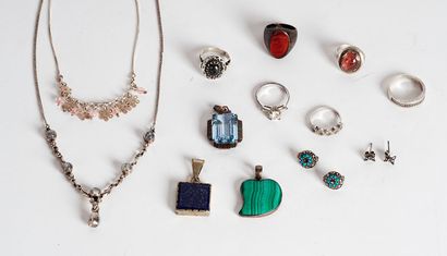 null ARGENT / SILVER

Lot de bijoux en argent composé de bagues, pendentifs, colliers...