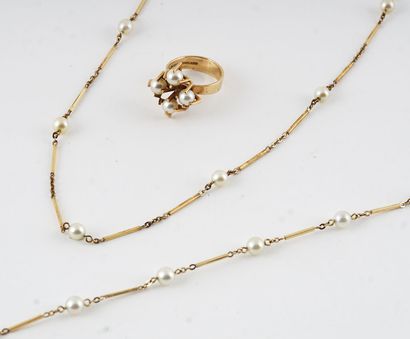 null 14 k GOLD AKOYA PESRLS

Set consisting of a necklace, a golden metal bracelet...