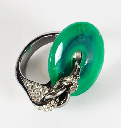 null CHANEL

Chanel ring in silver-tone metal and colored stones.

Gross weight:...
