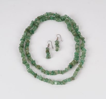 null AVENTURINE 

Necklace and pair of earrings in natural green aventurine.

Length:...