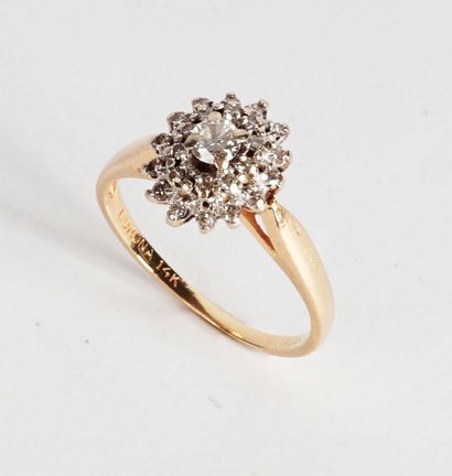 null 14K DIAMONDS

14K gold ring set with a diamond of approx. 0.10 ct, surrounded...